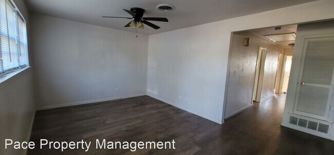 Building Photo - 3 br, 2 bath House - 4325 Summit Circle