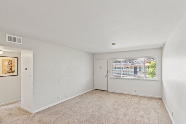 Building Photo - 1375 Phelps Ave