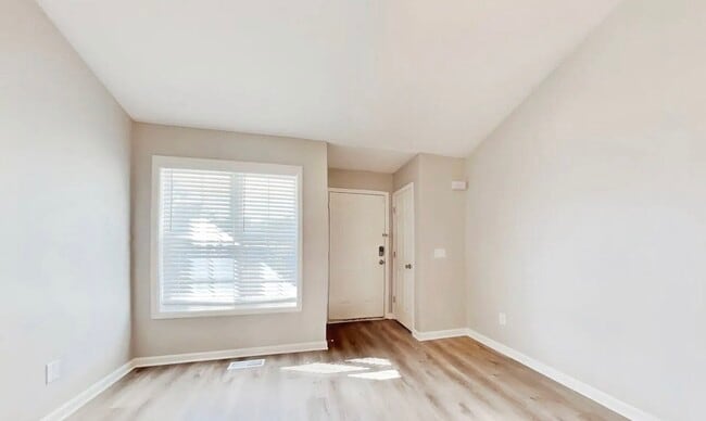 Building Photo - Chic & Comfortable 3-Bedroom Property Ready to Move In