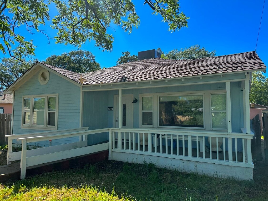 Primary Photo - Charming 3-Bedroom Downtown Home with Back...