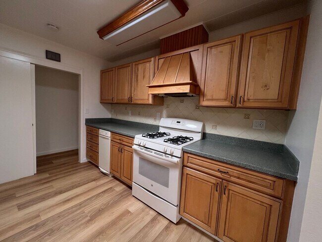 Foto del edificio - $6,500 4 Bed 2.5 Bath Mountain View Home Near Google