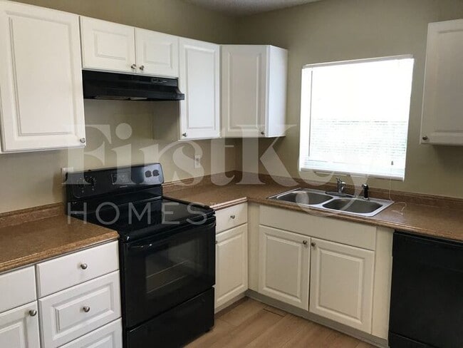 Building Photo - 207 Porter Pl
