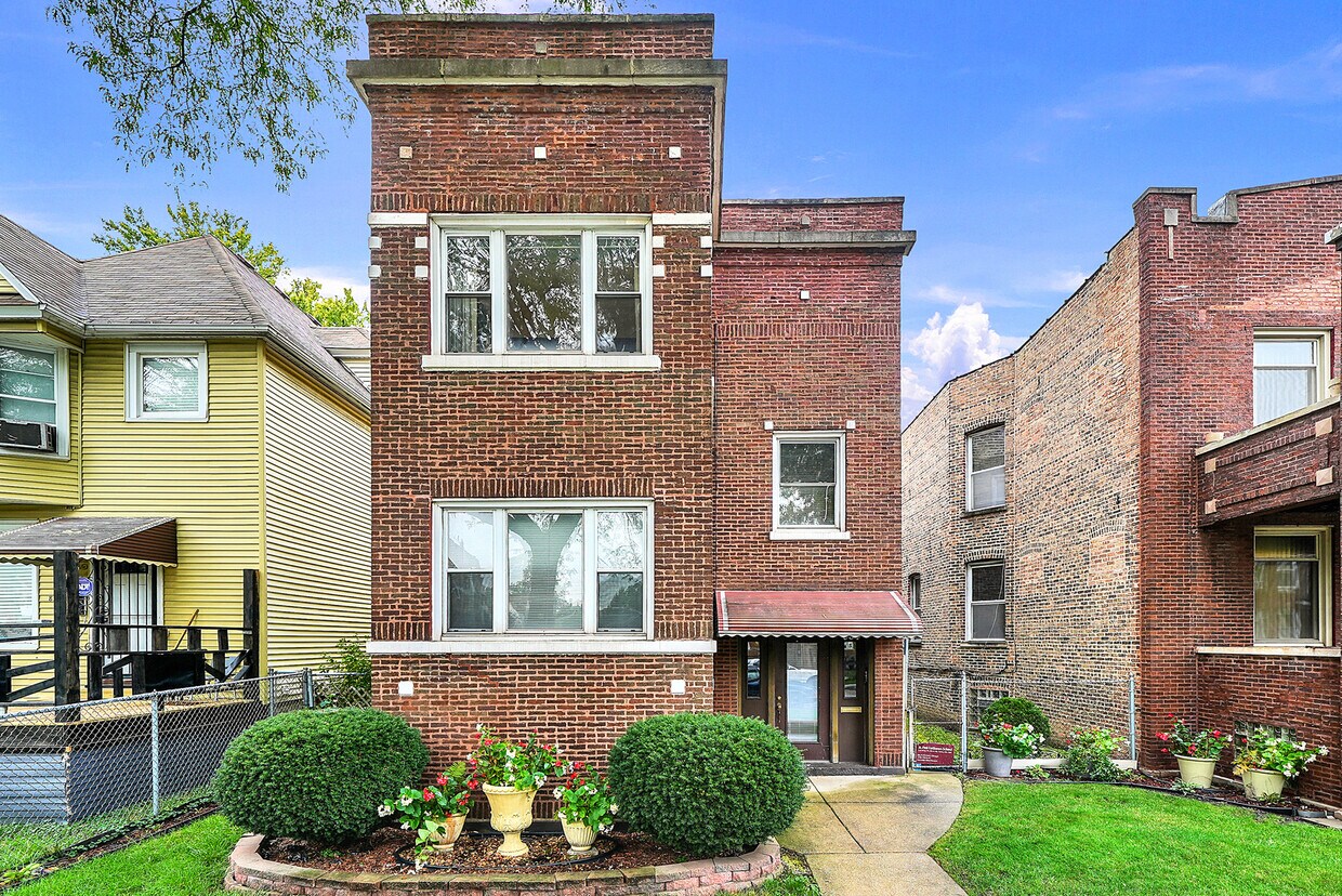 Primary Photo - 854 N Lockwood Ave