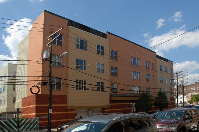 Building Photo - 5005 Palisade Ave