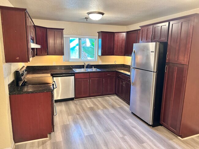 Cocina - 5252 Orange Ave, #103
