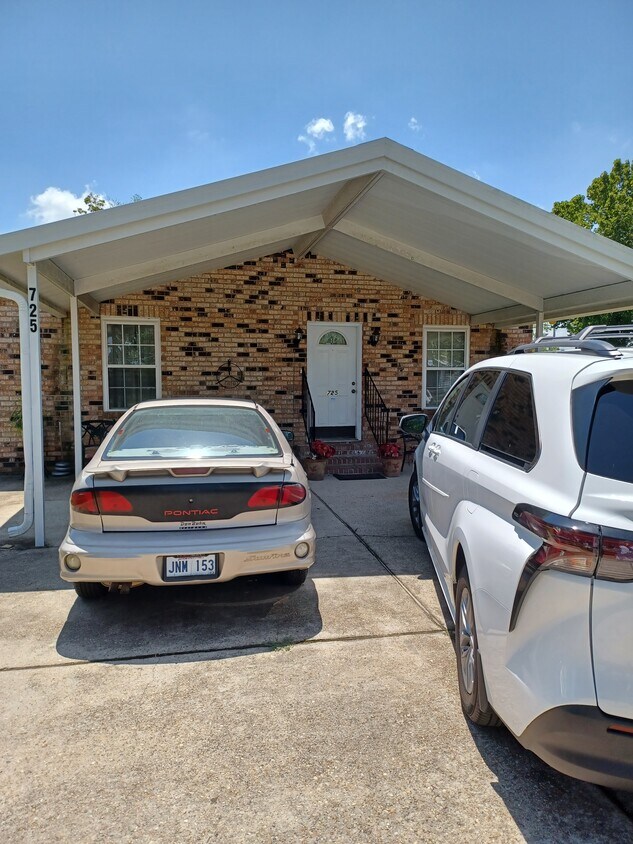 Foto principal - 725 S Bengal Rd