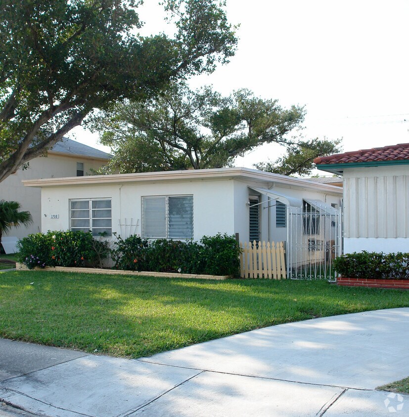 Building Photo - 1708 Van Buren St