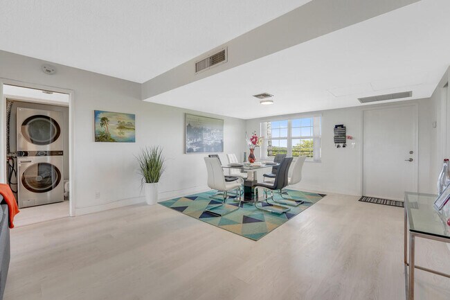 Building Photo - 3800 Oaks Clubhouse Dr