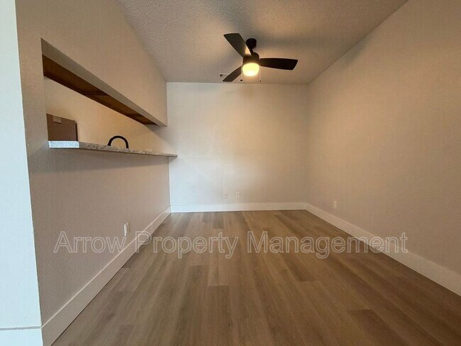 Foto del edificio - 2340 N 44th St