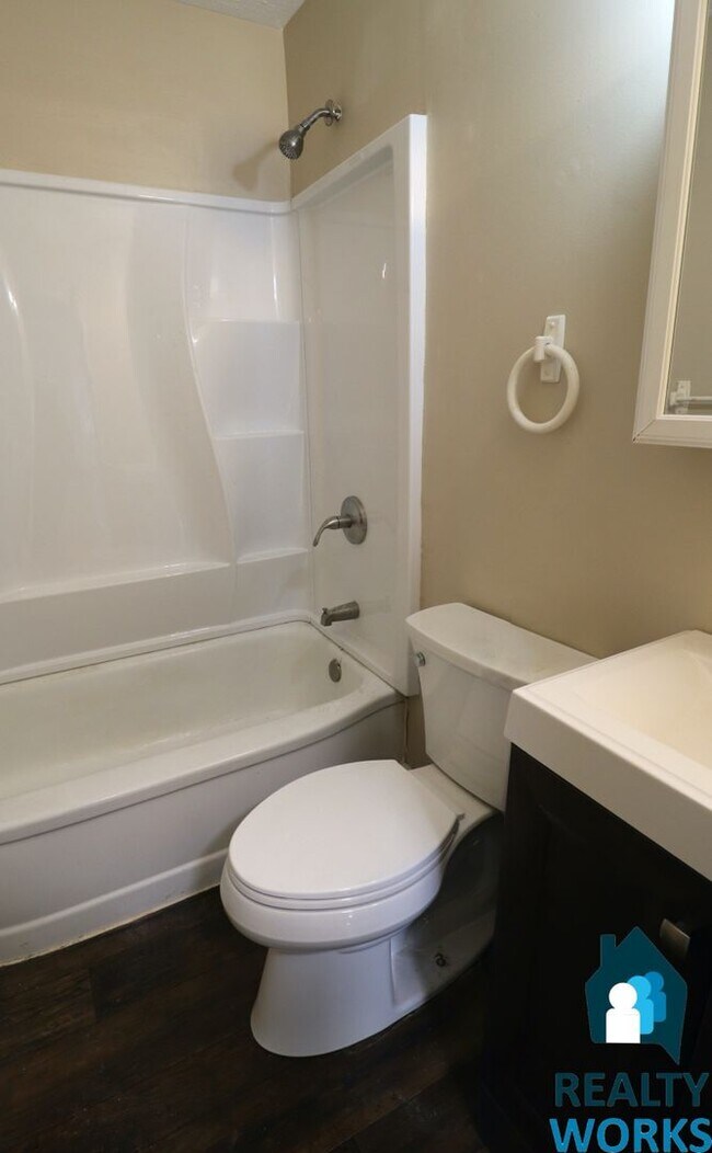 Foto del edificio - 4 Bedroom Home in North Lincoln