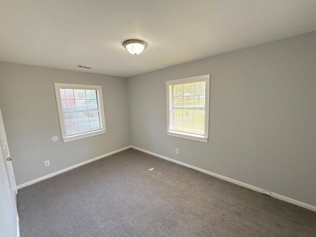 Photo - 1445 Robin Hood Ln House