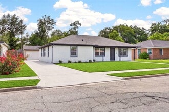 Building Photo - 1202 Dogwood Dr