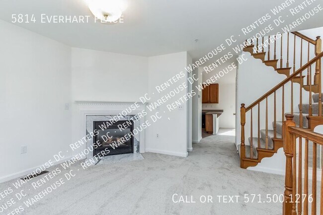 Foto del edificio - Bright 3bd/2.5 ba end unit TH w/ attached ...
