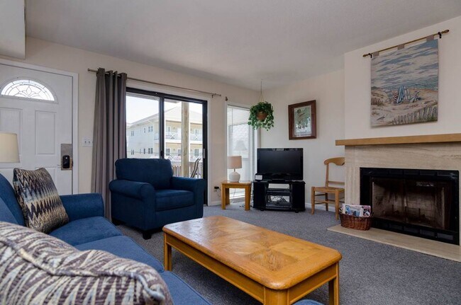 Building Photo - (W084) 13 East Henderson Street, Unit 2, W...