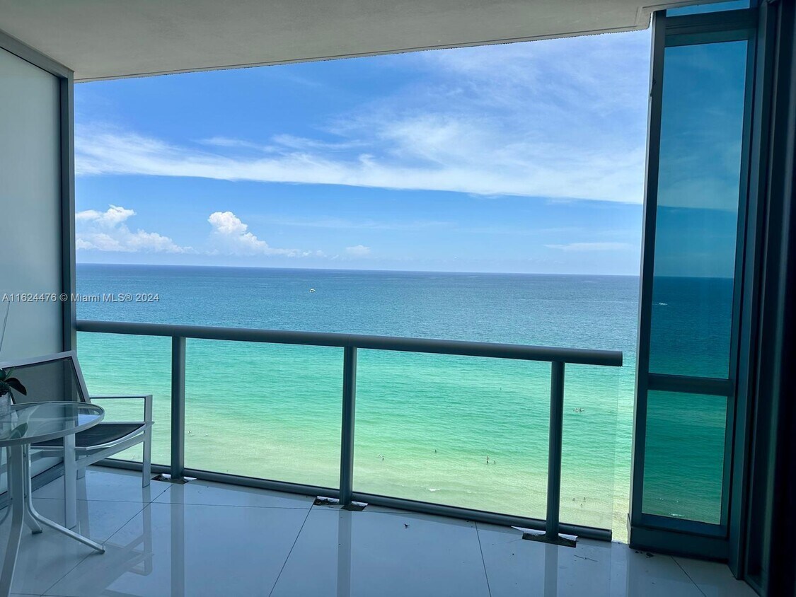 Primary Photo - 17121 Collins Ave