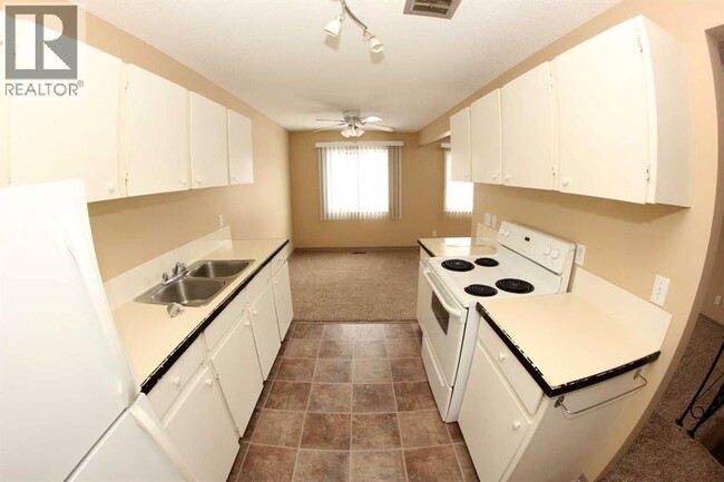 Photo du bâtiment - 1713 St Edward Blvd N