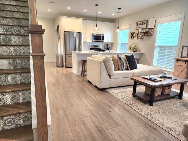 Building Photo - Perfect Blend of Comfort