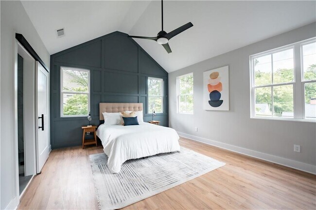 Foto del edificio - 629 Stokeswood Ave SE