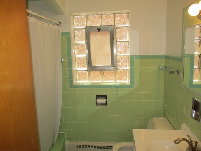 Foto del edificio - 6170 N Meade Ave