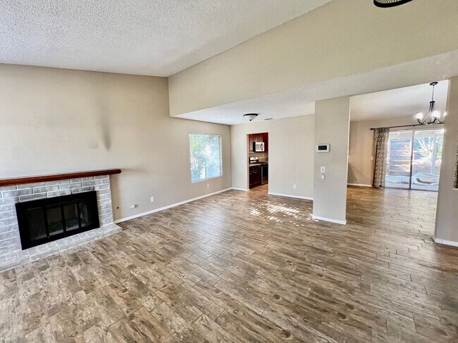 Building Photo - Nice Single Story Home