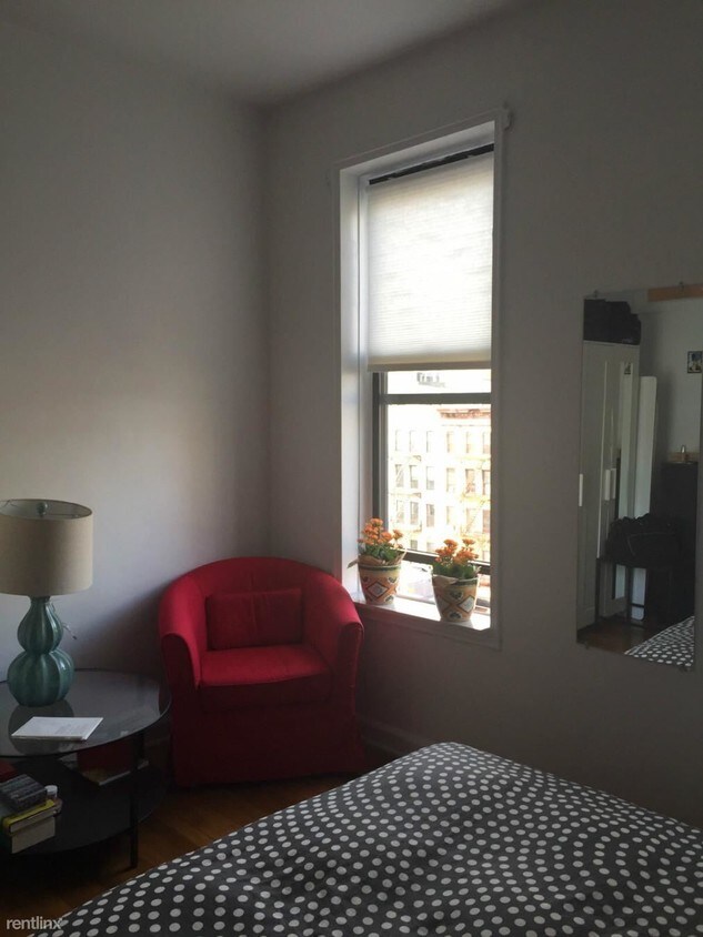 Primary Photo - 141 Norfolk St