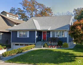Building Photo - 419 Beach Ave