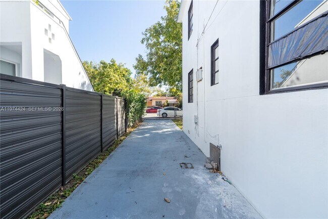 Foto del edificio - 3665 SW 16th St