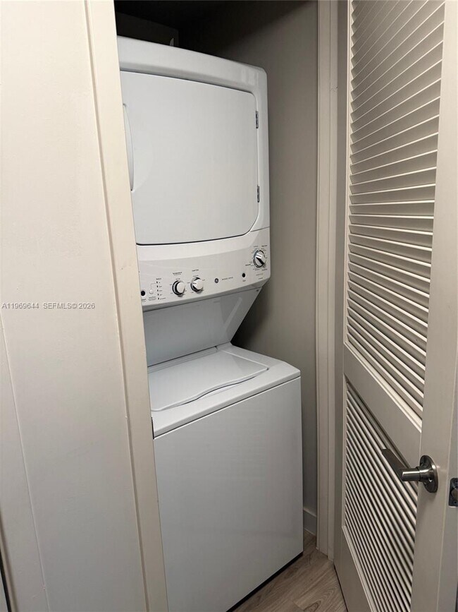 Foto del edificio - 437 SW 4th Ave