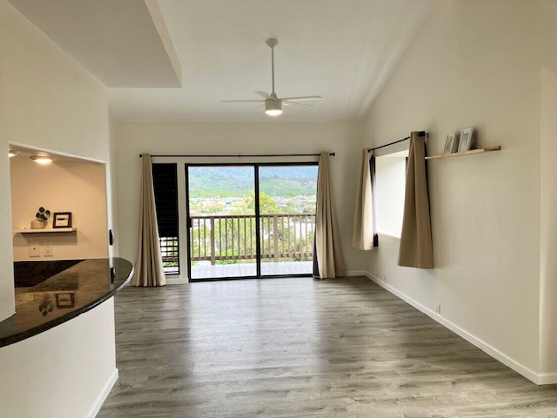 Foto principal - $3,300 2-Bed/2-Bath/2-Parking Townhouse in...