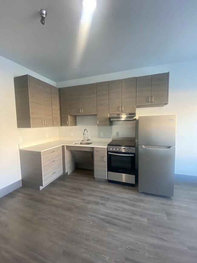 Foto del edificio - ADA accessible 1 bed 1 bath unit in fully renovated complex