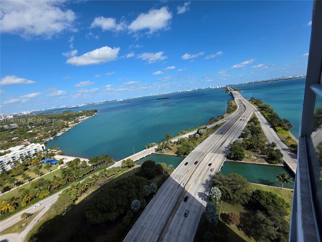 Building Photo - 601 NE 36th St