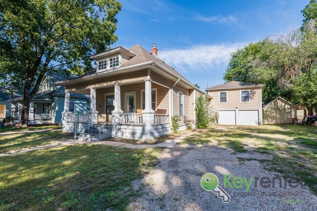Building Photo - 1st Month FREE! Spacious 4 bedroom 1 bath ...