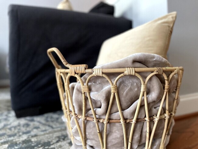 Foto del edificio - 617 Lake Forest Road