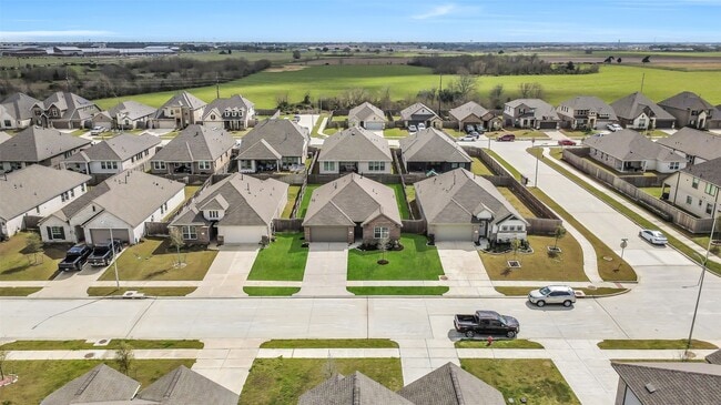 Building Photo - 32303 Cedar Crst Dr