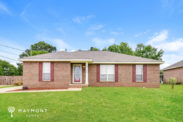 Foto principal - Three Bedroom Brick Home