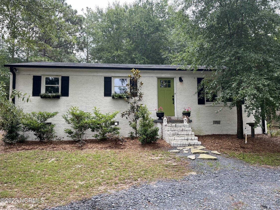 720 N Chapin Rd, Aberdeen, NC 28315 House for Rent in Aberdeen, NC