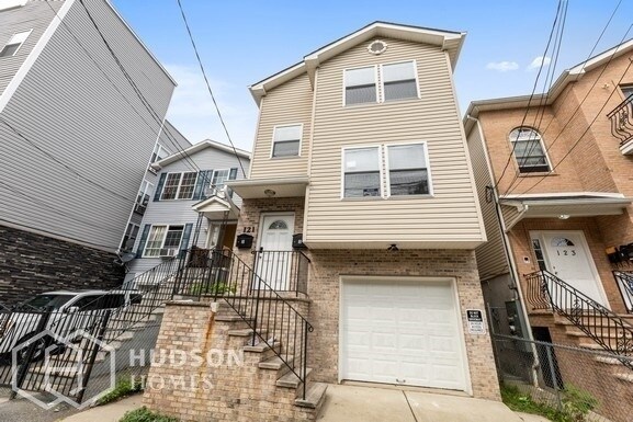 Primary Photo - 121 12th Ave