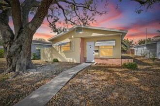 Building Photo - 685 71st Ave N