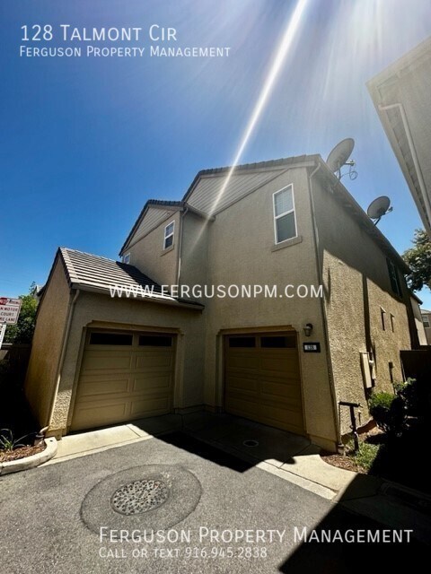 Foto del edificio - Upgraded Three Bedroom Home in the Gated C...