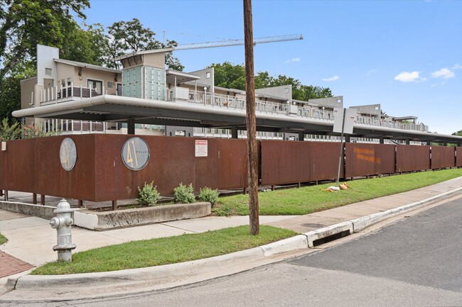 Building Photo - 41 Waller St