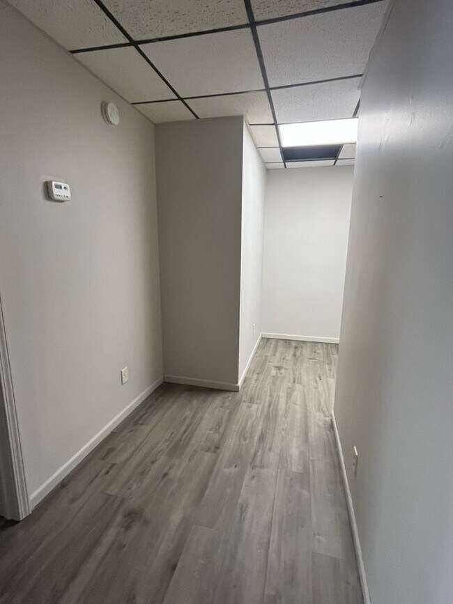 Foto del edificio - 3353 N Whitehall Rd