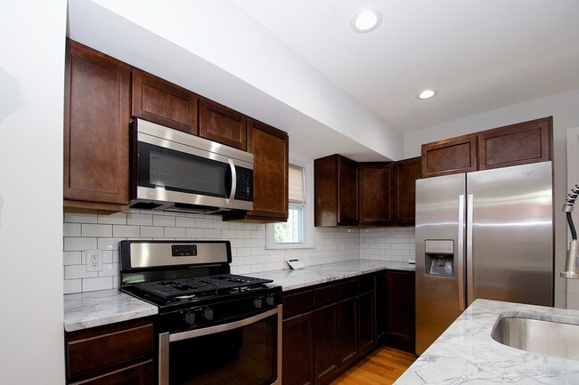 Foto del edificio - 649 W 4th St