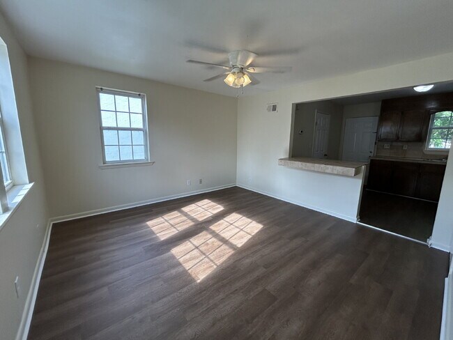 Building Photo - Apartment For Rent