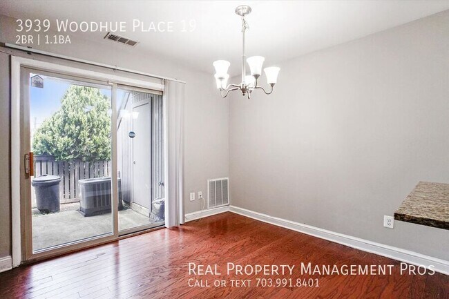 Foto del edificio - 3939 Woodhue Pl