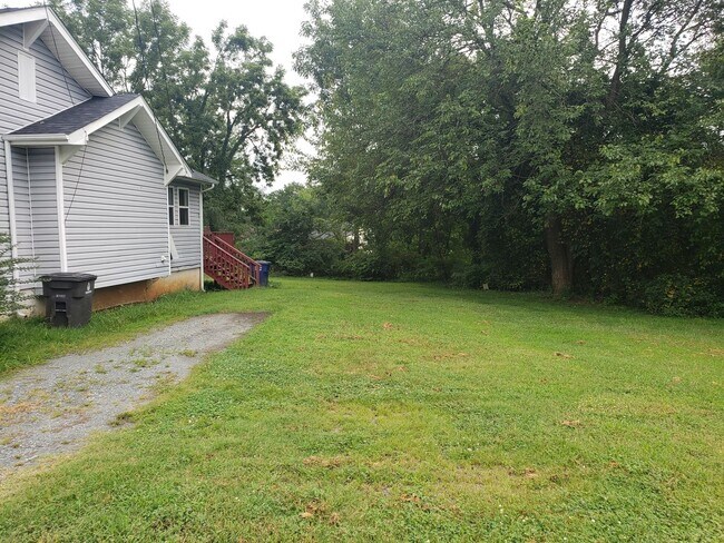Building Photo - 4509 Lansing Dr