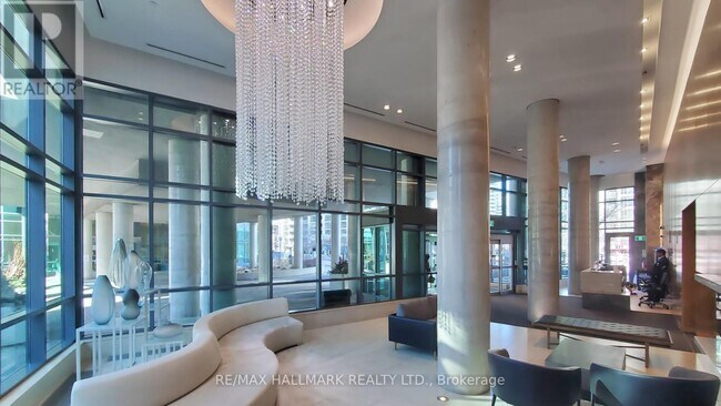 Building Photo - 215 Fort York Blvd