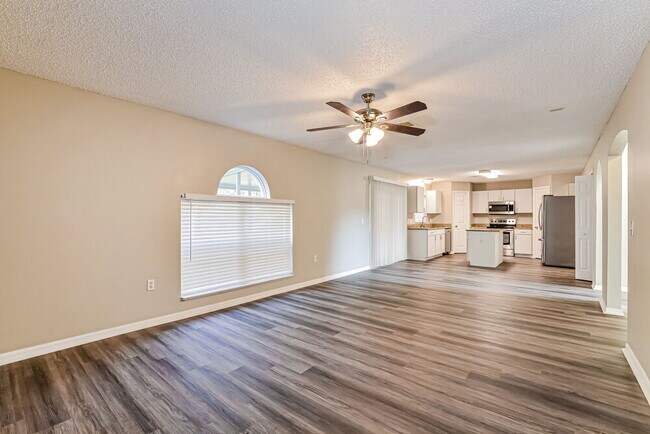 Foto del edificio - 117 Sterling Pine St