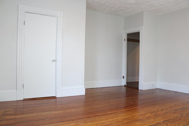 Building Photo - 22 Saint James Ave
