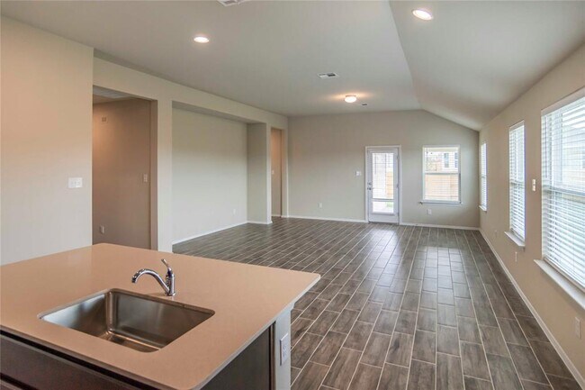 Foto del edificio - 204 Rollingwood Dr
