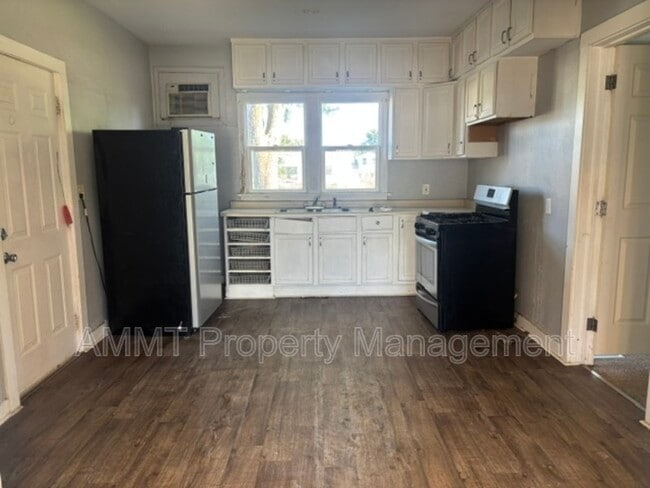 Building Photo - 310 8th Ave